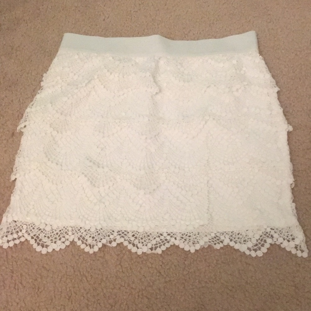 🙌BETHANY MOTA WHITE LACE SKIRT